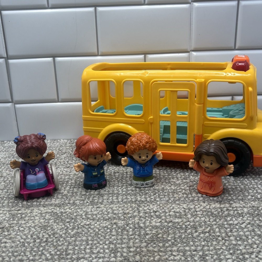 Fisher Price Little People Big Yellow School Bus 4 Figures Here Wheelchair